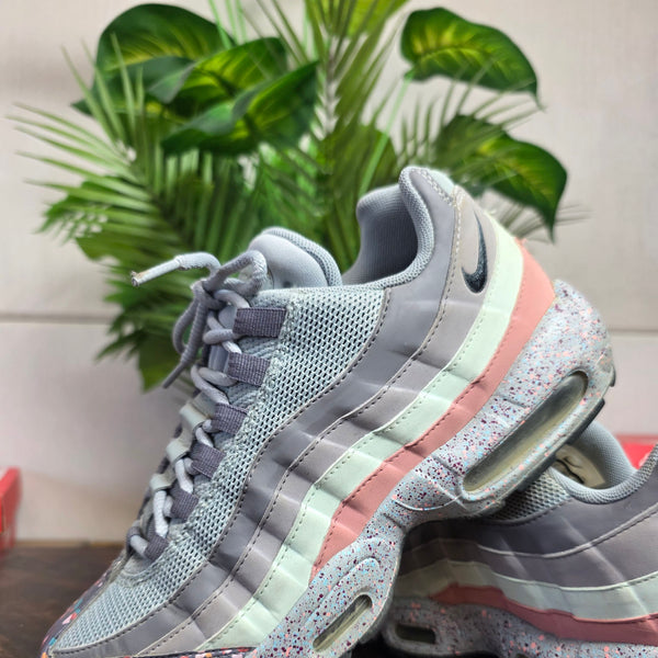 Nike Air Max 95 Confetti maat 41