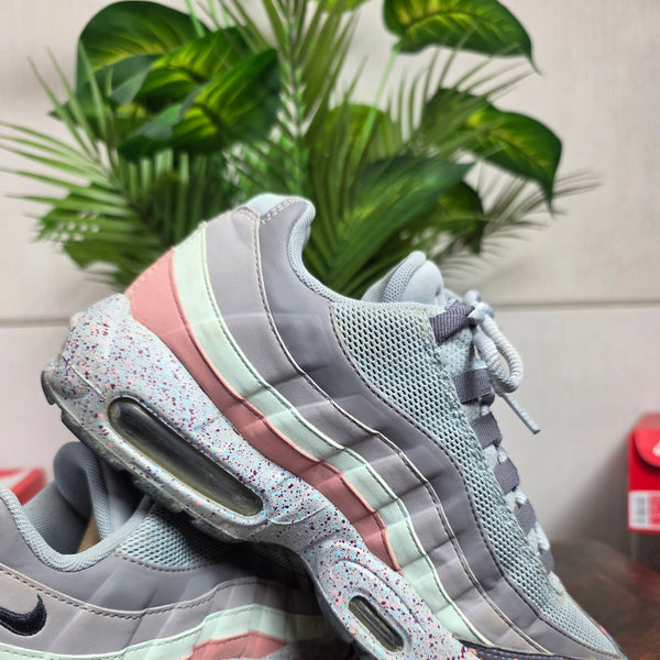 Nike Air Max 95 Confetti maat 41