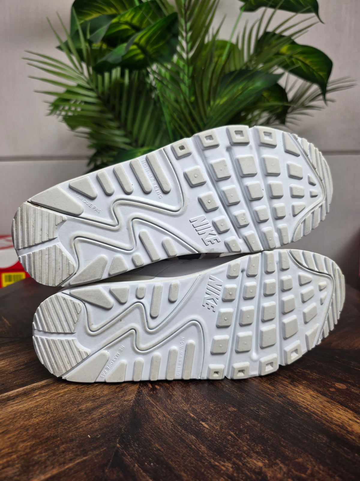 Nike Air Max 90 Triple White LTR maat 40