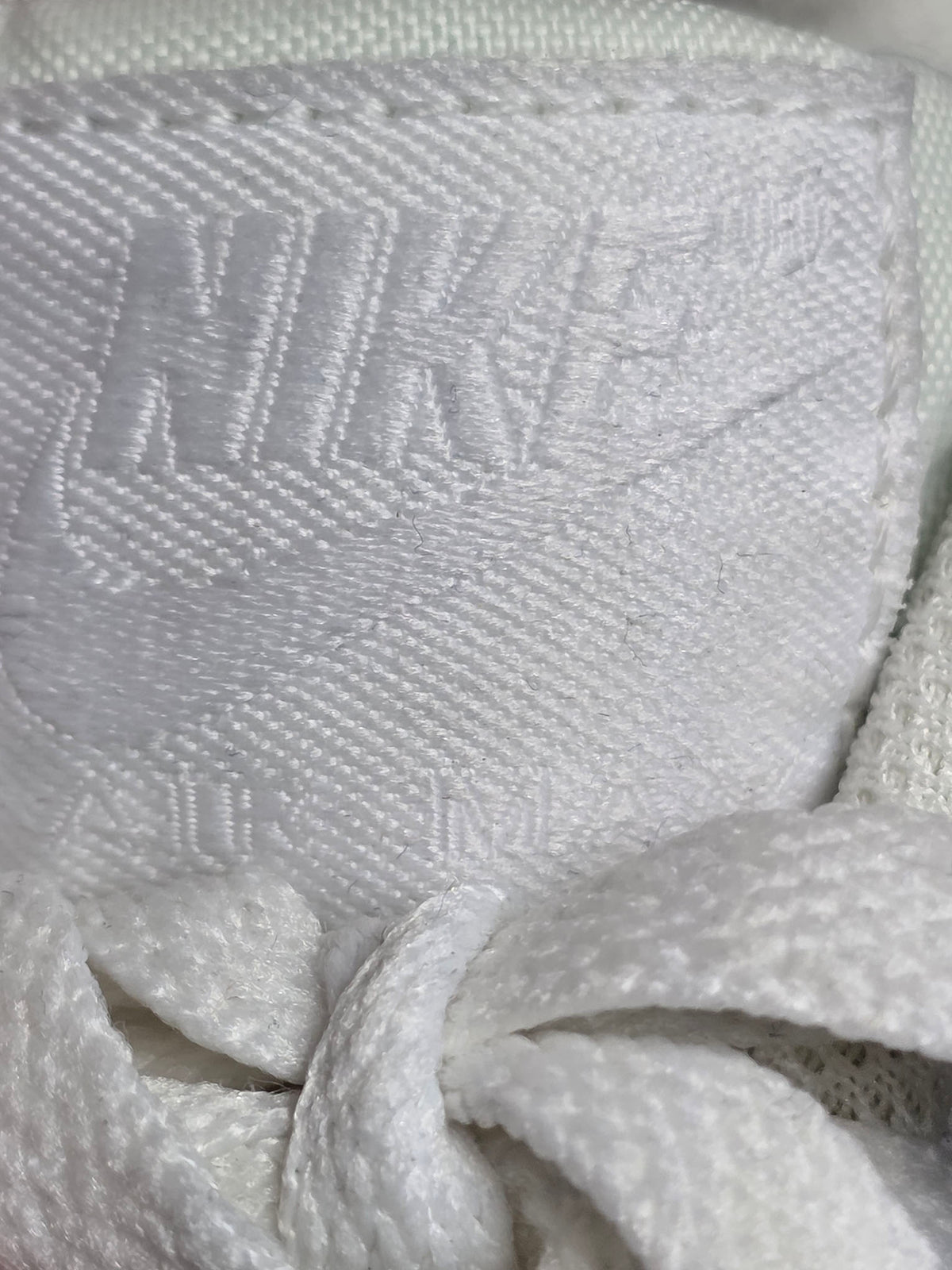 Nike Air Max 90 Triple White LTR maat 40