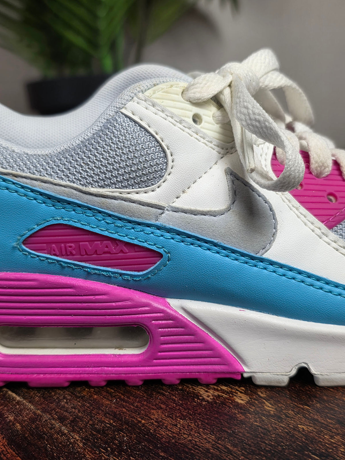 Nike Air Max 90 White Vivid Pink Light Blue Fury | maat 36,5